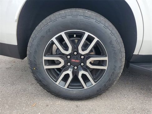 Used 2024 GMC Yukon AT4 w/ Technology Package image 5