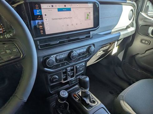 New 2025 Jeep Gladiator Sport image 13