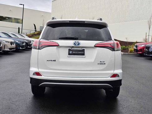 Used 2018 Toyota RAV4 XLE image 4
