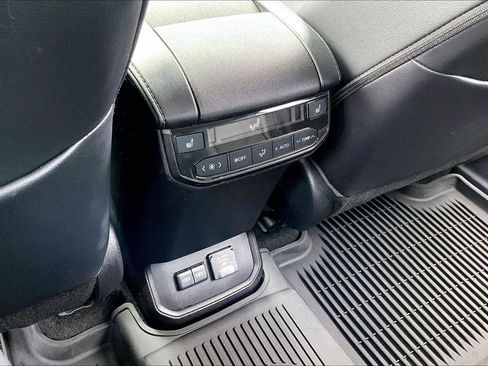 Used 2023 Toyota Highlander Platinum image 31