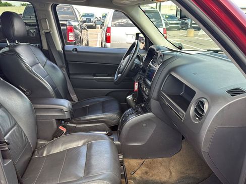 Used 2016 Jeep Patriot High Altitude FWD image 17