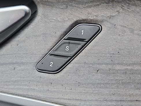 Used 2023 Jeep Grand Cherokee Limited w/ Black Appearance Package image 26