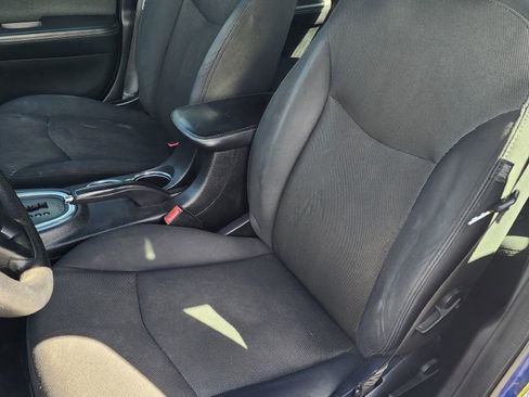 Used 2013 Dodge Avenger SE image 12