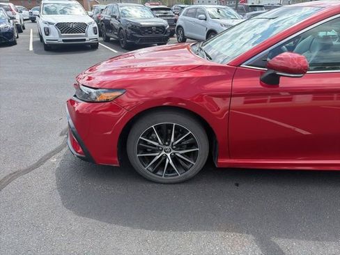 Used 2021 Toyota Camry SE w/ Cold Weather Package image 8