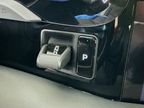 New 2025 Porsche Taycan 4S image 19