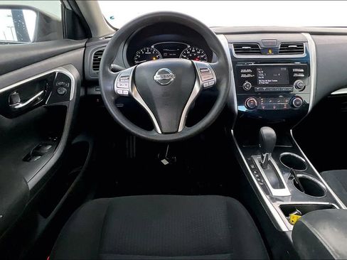 Used 2014 Nissan Altima 2.5 S w/ Sport Value Package image 8