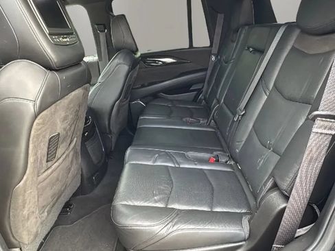 Used 2016 Cadillac Escalade Platinum RWD image 13