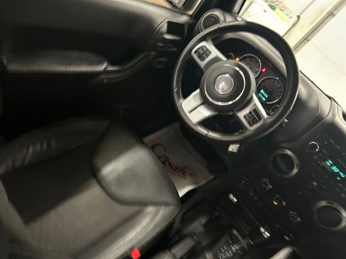 Used 2017 Jeep Wrangler Unlimited Sport AWD/4WD image 25