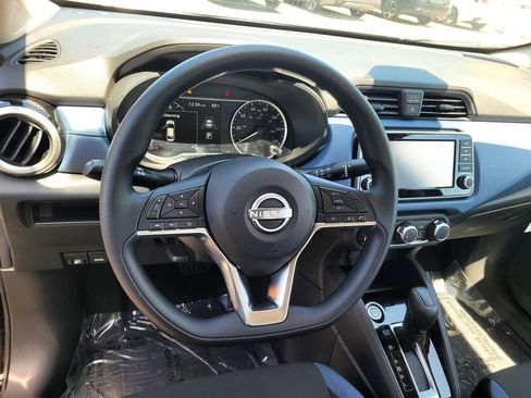 New 2025 Nissan Versa SV w/ Trunk Package FWD image 6