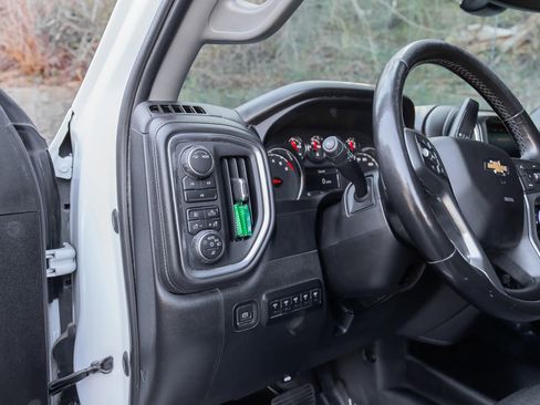 Used 2022 Chevrolet Silverado 2500 LT w/ Convenience Package image 18