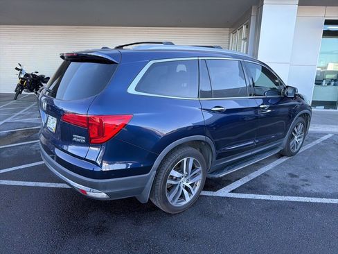 Used 2017 Honda Pilot Touring image 2
