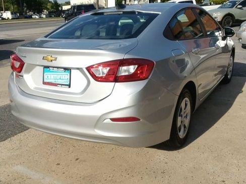 Used 2018 Chevrolet Cruze LS FWD image 4