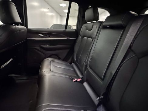 New 2025 Jeep Grand Cherokee Limited image 16
