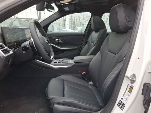 Used 2025 BMW 330i xDrive Sedan w/ Premium Package image 10