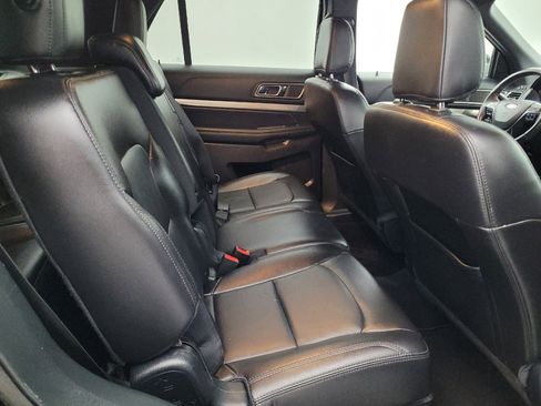 Used 2018 Ford Explorer XLT w/ Equipment Group 202A image 19