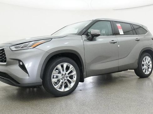 New 2026 Toyota Highlander Limited AWD/4WD image 18