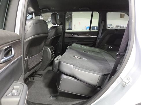Used 2024 Jeep Grand Cherokee Limited w/ Black Appearance Package AWD/4WD image 38