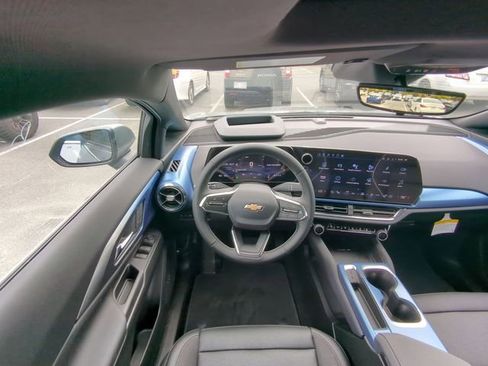 New 2025 Chevrolet Equinox EV LT image 35