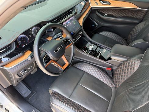 Used 2025 Jeep Grand Cherokee L Summit AWD/4WD image 4