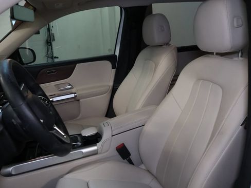 Used 2022 Mercedes-Benz GLB 250 4MATIC w/ Premium Package Lite image 14