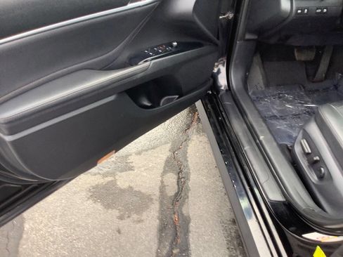 Used 2018 Toyota Camry XLE image 27