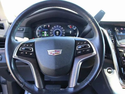 Used 2018 Cadillac Escalade Premium Luxury AWD/4WD image 12