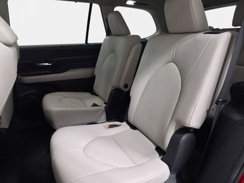 Certified 2024 Toyota Grand Highlander AWD image 11