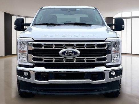 Used 2023 Ford F250 XLT w/ FX4 Off-Road Package AWD/4WD image 3