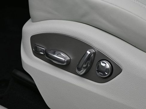 Certified 2026 Porsche Macan AWD/4WD image 15