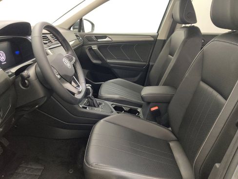 Used 2022 Volkswagen Tiguan SE FWD image 17