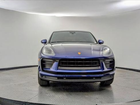 Used 2022 Porsche Macan w/ Premium Package Plus image 12