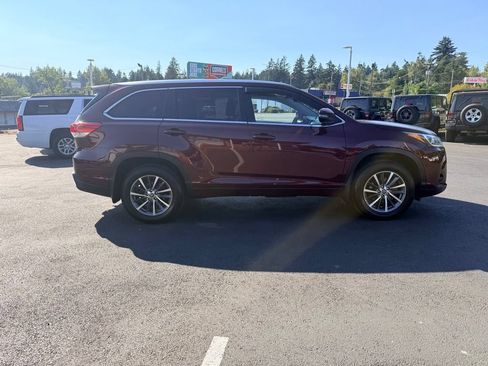 Used 2018 Toyota Highlander XLE AWD/4WD image 6