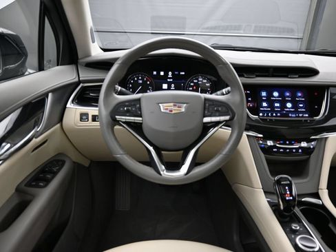 Certified 2023 Cadillac XT6 Premium Luxury w/ Technology Package AWD/4WD image 15