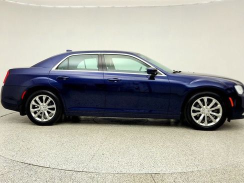 Used 2017 Chrysler 300 Limited w/ Value Package AWD/4WD image 4