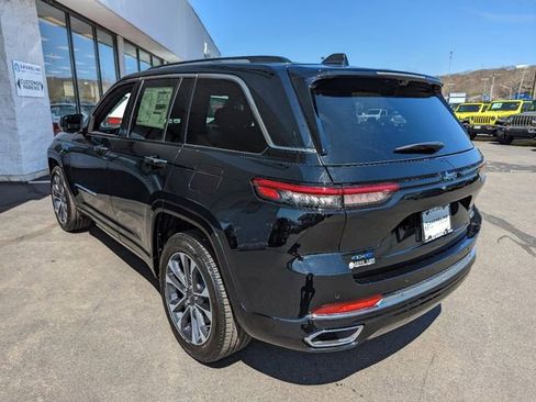 Used 2022 Jeep Grand Cherokee Overland w/ Luxury Tech Group IV AWD/4WD image 5