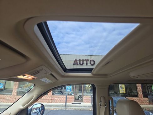 Used 2013 Chevrolet Avalanche LTZ image 18