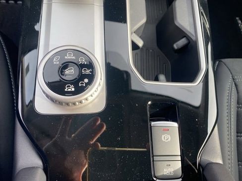 New 2025 Mitsubishi Outlander SE image 30