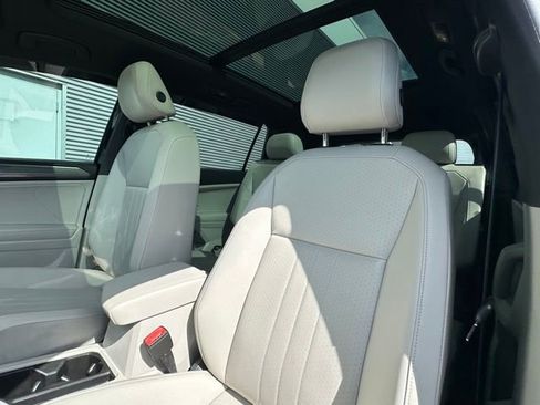 Certified 2022 Volkswagen Tiguan SE R-Line FWD image 23
