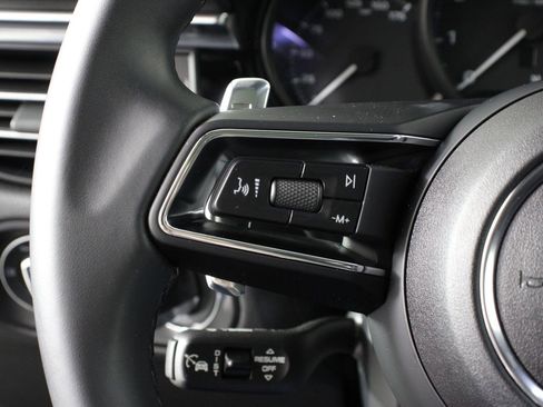 Certified 2025 Porsche Macan AWD/4WD image 14