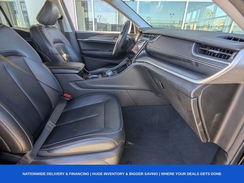 Used 2023 Jeep Grand Cherokee Limited image 17