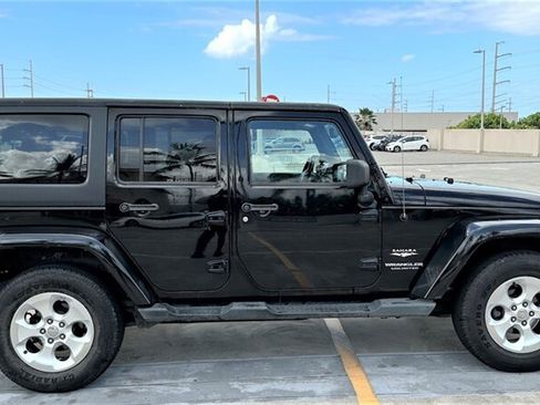 Used 2013 Jeep Wrangler Unlimited Sahara AWD/4WD image 7