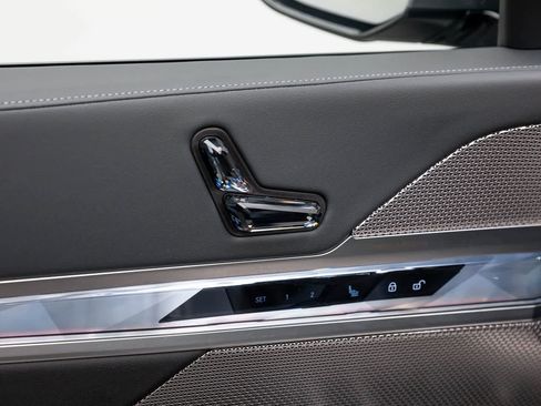 Used 2024 BMW 760i xDrive 760i xDrive w/ Executive Package image 27