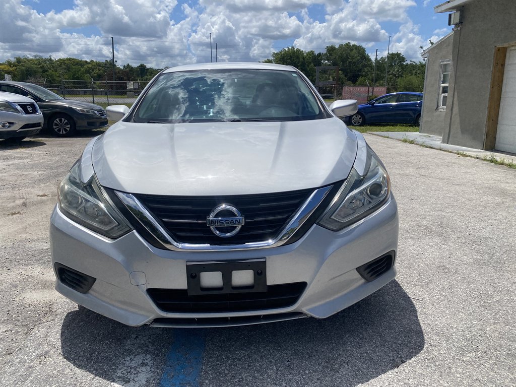 Used 2017 Nissan Altima 2.5 S w/ Power Driver Seat Package FWD image 2