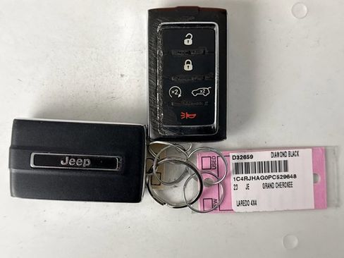 Used 2023 Jeep Grand Cherokee Laredo w/ Luxury Tech Group I AWD/4WD image 20