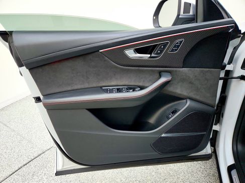 Used 2022 Audi RS Q8 w/ Luxury Package image 21