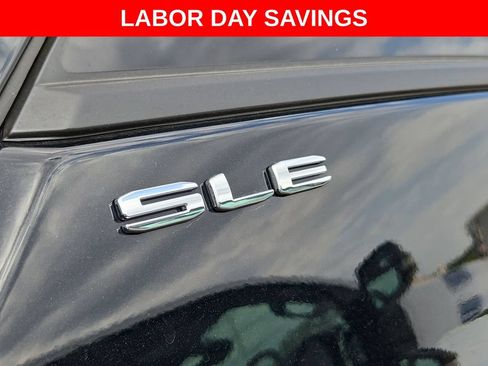 Used 2024 GMC Terrain SLE w/ Driver Convenience Package FWD image 21