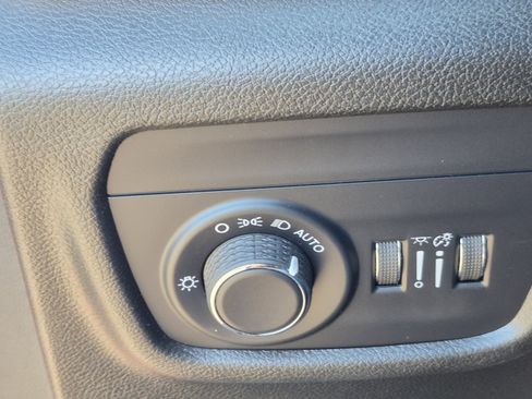 Used 2023 Jeep Grand Cherokee Altitude AWD/4WD image 33