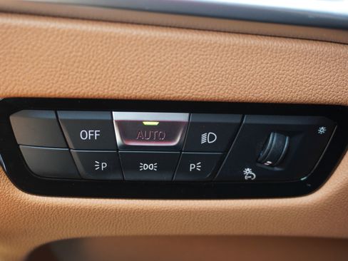 New 2025 BMW 330i Sedan w/ Convenience Package image 17