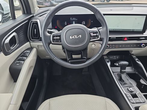 Certified 2025 Kia Sorento S image 15