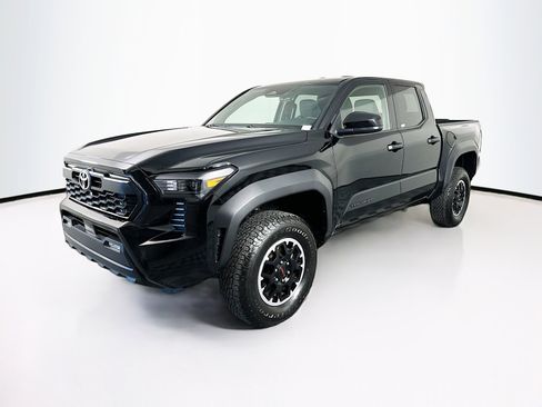 Used 2025 Toyota Tacoma TRD Off-Road image 3